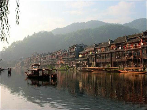 A線(xiàn)：猛洞河、芙蓉鎮(zhèn)、鳳凰、苗寨、張家界五日游